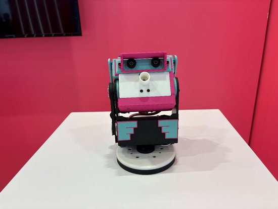 消博手记 | 打工人有救了？消博会上那张让人“抖睡”的椅子，居然是航天员同款  第3张