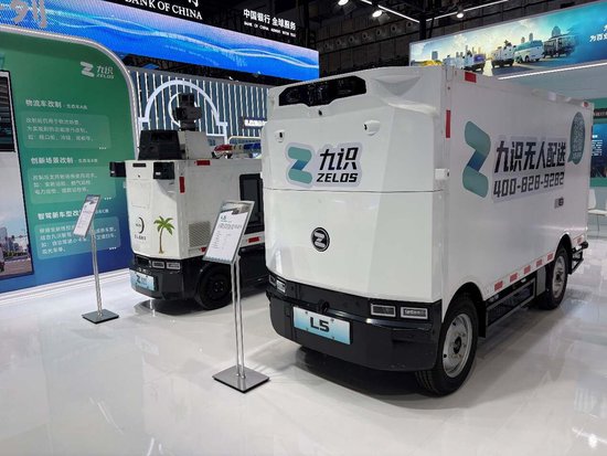 消博手记 | 打工人有救了？消博会上那张让人“抖睡”的椅子，居然是航天员同款  第4张