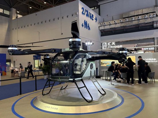 消博手记 | 打工人有救了？消博会上那张让人“抖睡”的椅子，居然是航天员同款  第7张