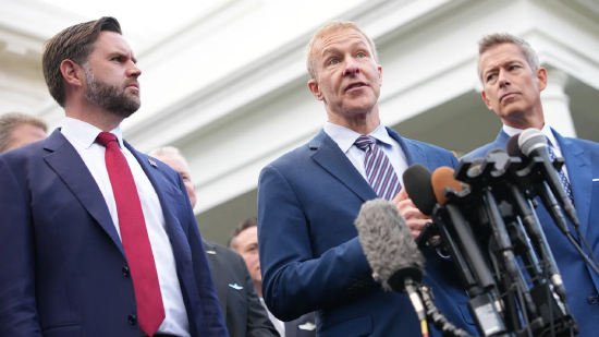 美联航CEO去年秋季就已考虑合并事宜，数月后才告诉特朗普  第1张