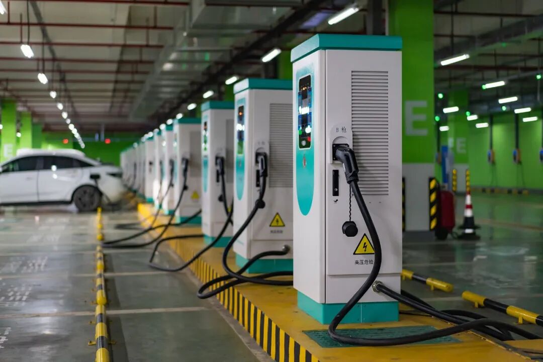 1个月内投诉超1.2万件，同比上涨273%，新能源车这个顽疾究竟该咋治？  第1张